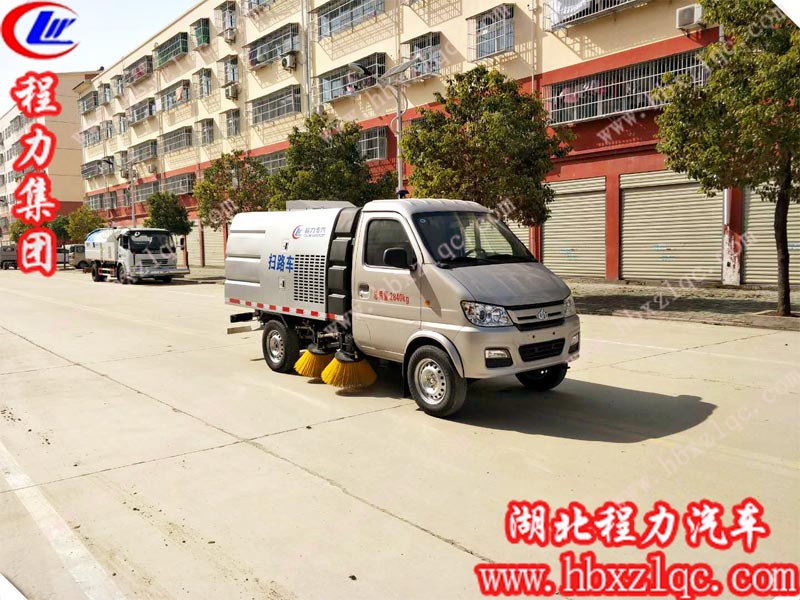 “麻雀雖小五臟俱全”的長(zhǎng)安掃路車，適用于窄路段使用